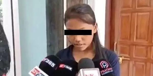 15岁印度女孩抽出患艾滋病男友的血,注入自己体内,只为证明自己对他是真爱……