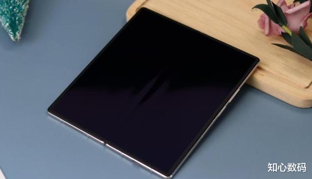 小米科技|小米MIX Fold2和三星Z Fold4全面对比:优缺点一目了然