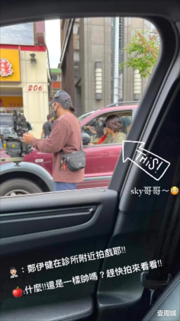 郑伊健|郑伊健被传移民日本后，首次现身街头拍戏，跟陶晶莹老公同框！