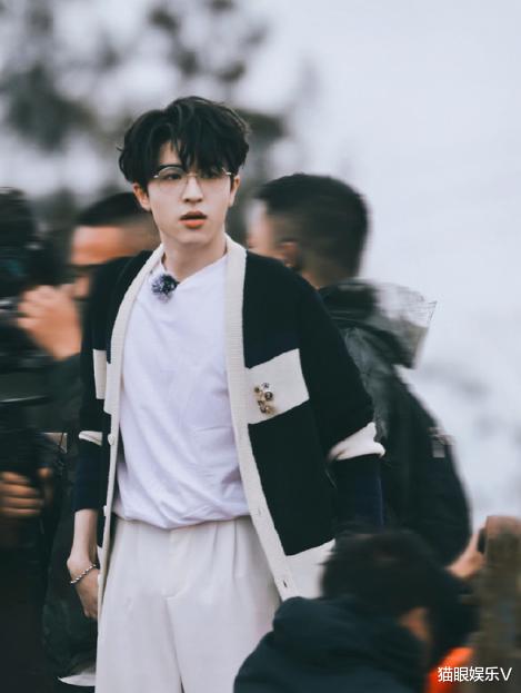 尹浩宇|《五十公里桃花坞2》遭全剧透？嘉宾直播太实诚，被称“小漏勺”