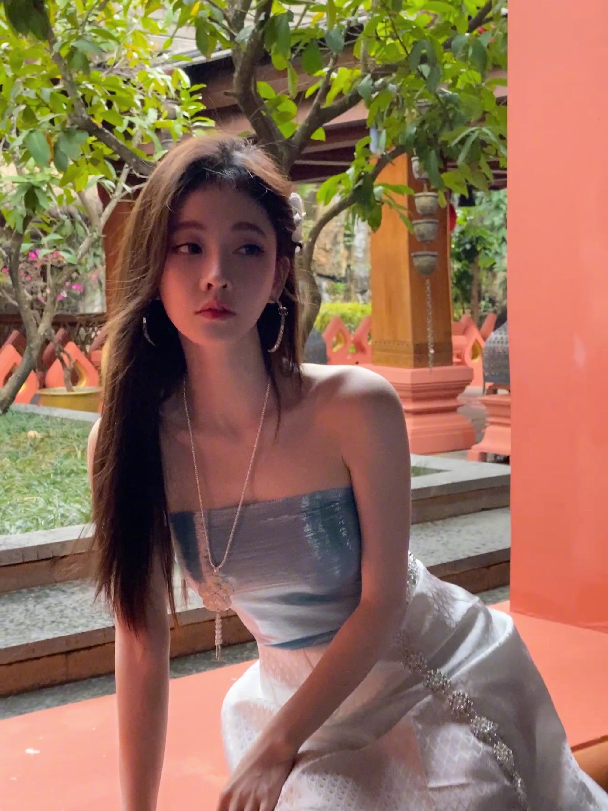 冯提莫|瘦了的冯提莫,有点鞠婧祎的味道了。