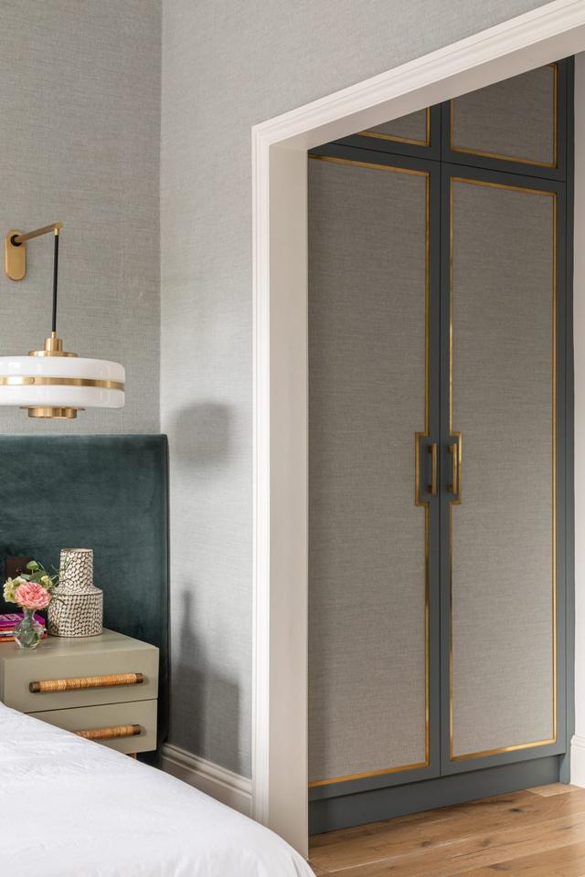 麻雀变凤凰，黄铜装饰和法式线条之美，打造轻奢风好“色”的家