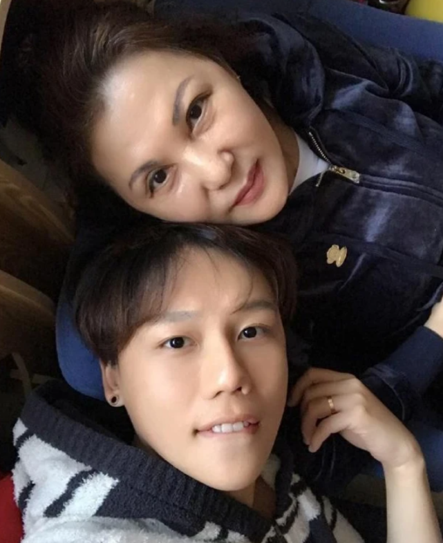 刘维|刘维父亲因病去世，父母相继离开他悲痛万分：我成为了一个孤儿