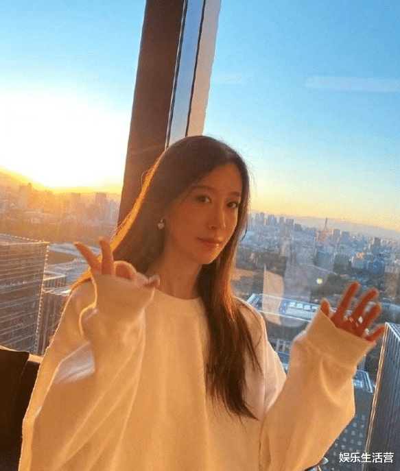 许魏洲|许魏洲妻子正脸照曝光，是高中学姐，家庭背景不简单，还是董事长