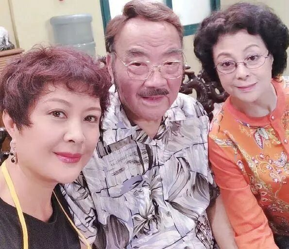 县委大院|76岁的广州相声演员卢海潮,视哥哥卢海鹏为榜样的他晚年更幸福