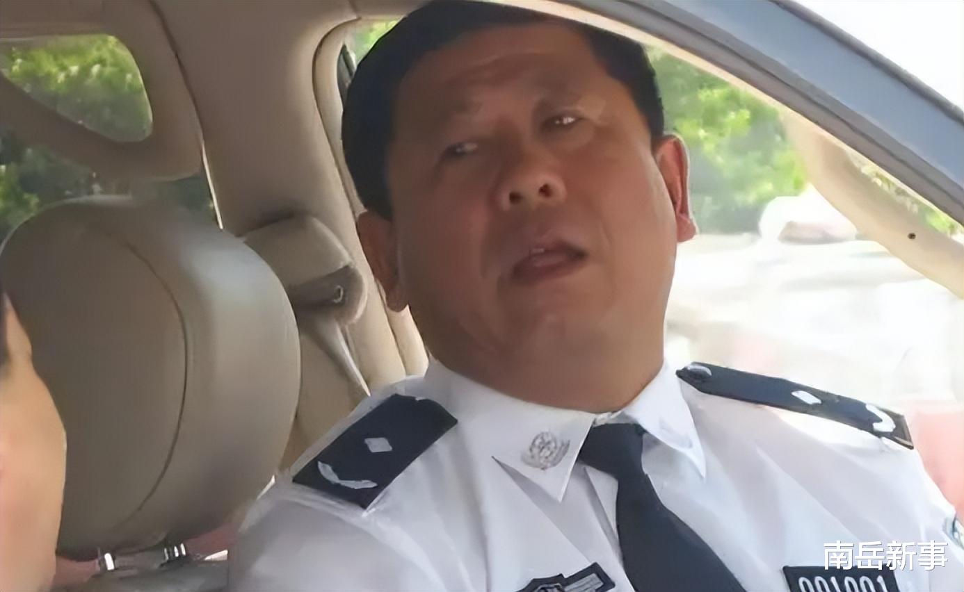 程煜|老戏骨程煜下馆子被偶遇！主动端菜没架子，穿百元布鞋十分接地气