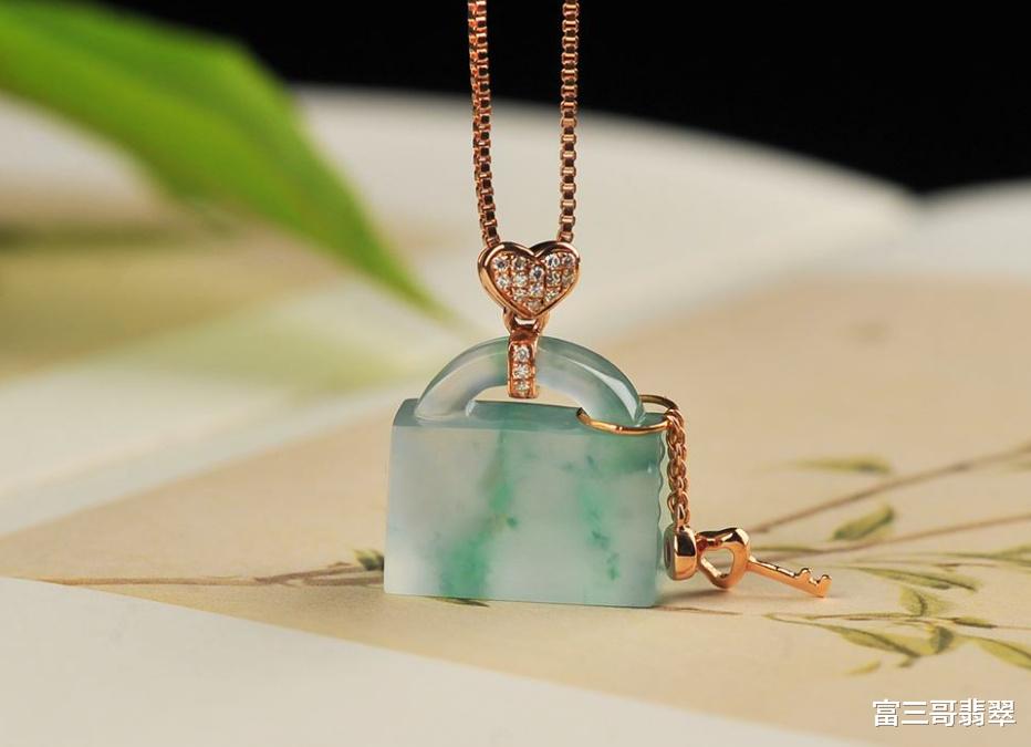 精制币|为何2万买的翡翠手镯,有人说值5万,有人却说只值5千?