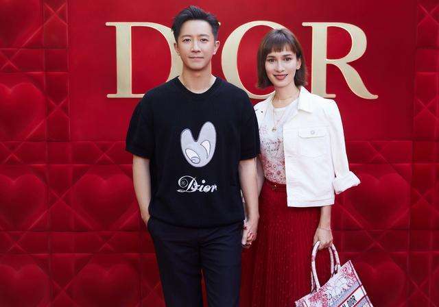 韩庚|韩庚卢靖姗升级当爸妈,曝光女儿照片!