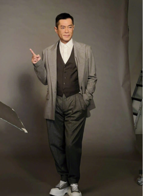 TVB|常演“花花公子”,42岁帅气十足,为何他发展不尽人意?