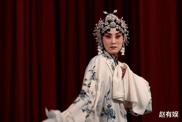 京剧|京剧名家张火丁：被指返场违背梨园规矩，大连演出是蹭张云雷热度