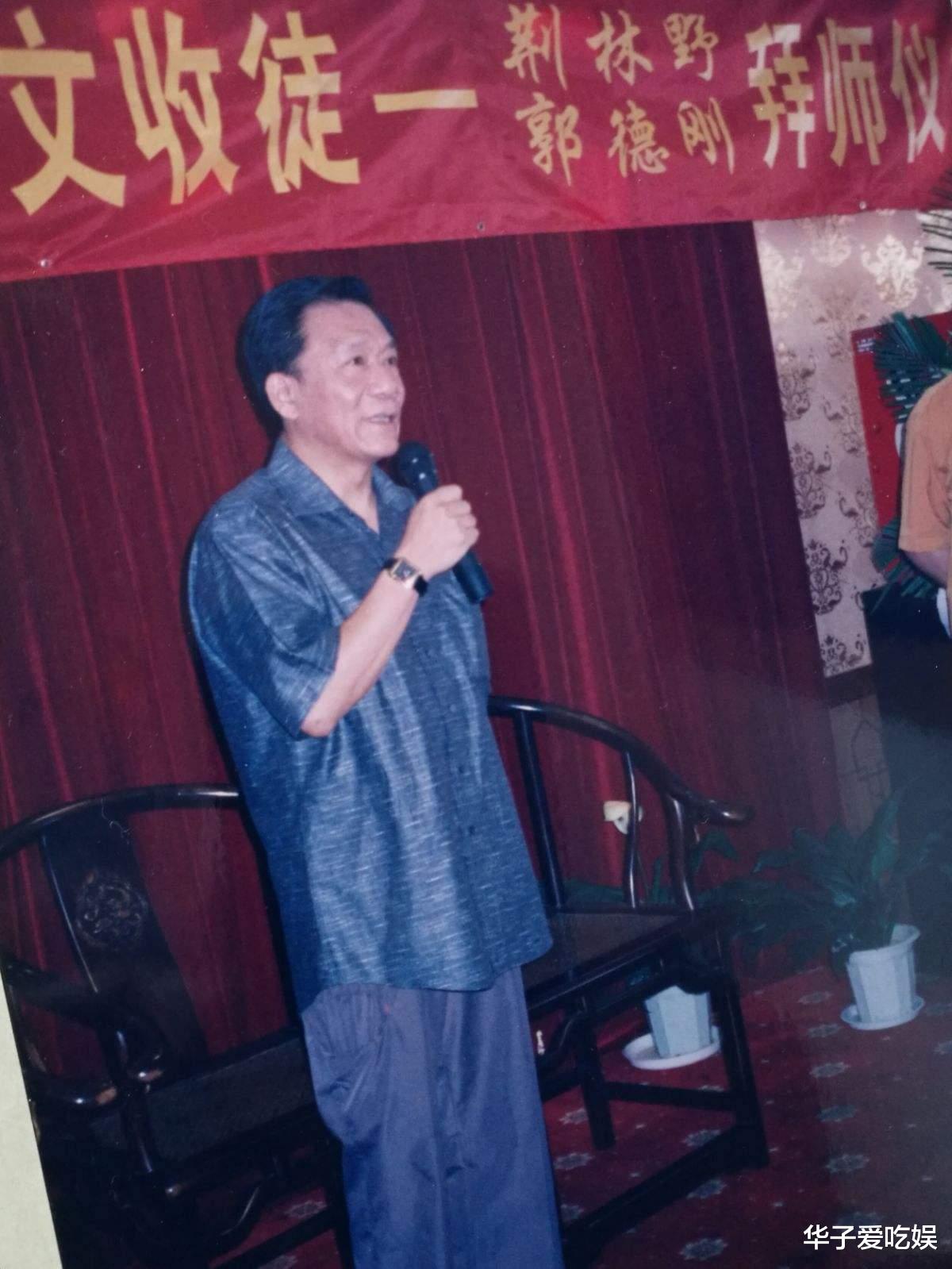 相声|老汪再曝猛料，揭秘“相声大师”为何收那么多徒弟，侯耀华躺枪！