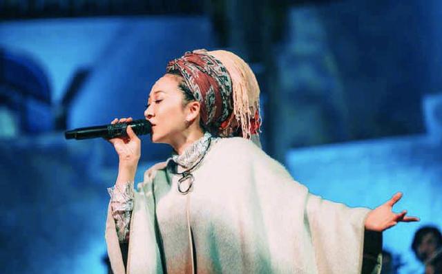 华晨宇|《歌手当打之年》华晨宇找左立帮帮唱，周深唱毛不易的《无问》