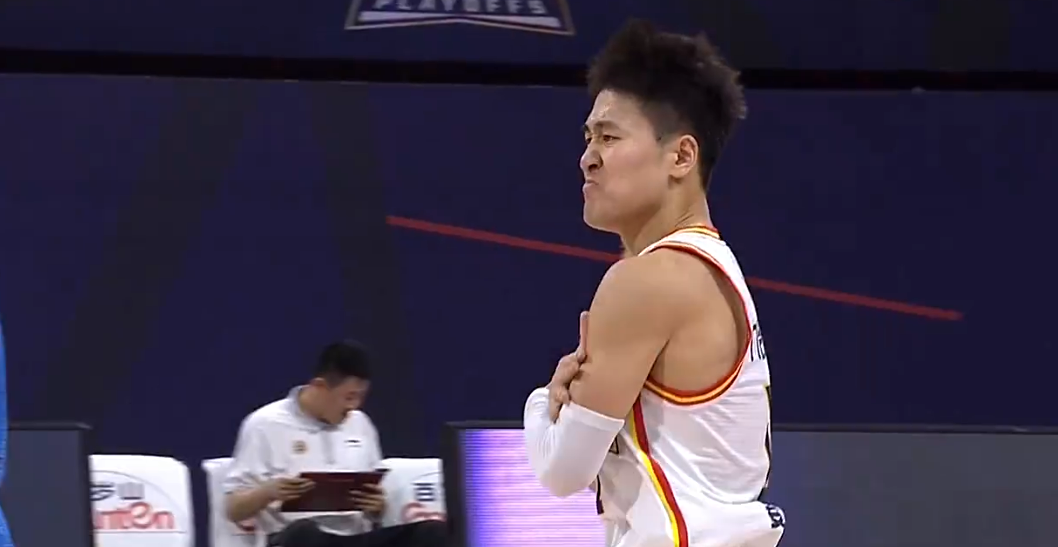 雅尼斯|范子铭从14+7到4+5，雅尼斯自废武功，秦晓雯要先拿他开刀