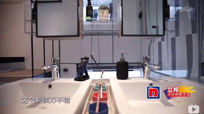 11㎡“棺材房”挤两对夫妻,毫无隐私可言,晚上不敢出声!