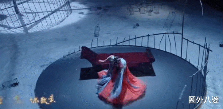 幻灭|碾压内娱的“国宝级绝世舞姬”,上综艺后一秒幻灭,网友:头先着地的仙女