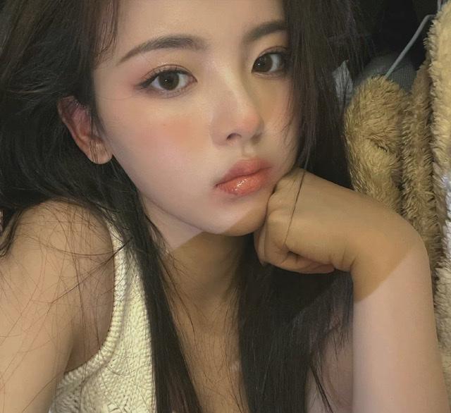 杨超越|杨超越唇炎上热搜被骂矫情!直接下场回怼网友!美女实惨!