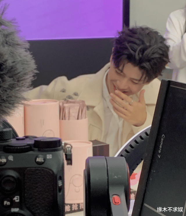 任嘉伦|任嘉伦被晒早前活动生图,状态引发关注,拍摄者:我更喜欢他古装