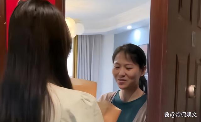 陈亚男|陈亚男拜访老友立新人设,全程沟通像剧本,网友:团队导演太业余