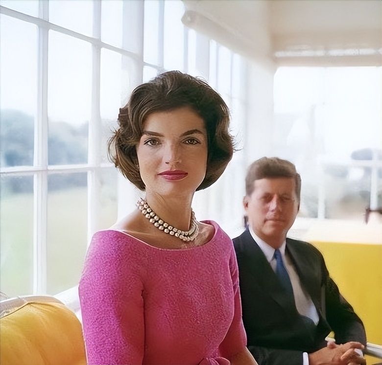 约翰·肯尼迪|梦露插足肯尼迪婚姻，杰奎琳一清二楚：“你会嫁他，而我会搬走”