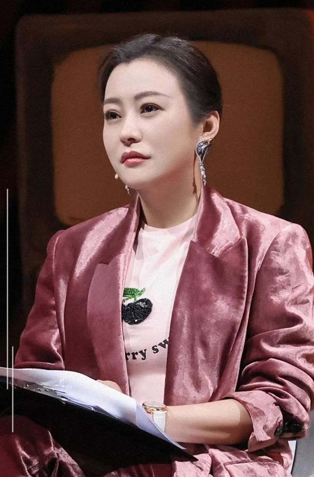 郝蕾|郝蕾：爱情和婚姻都有泪，带两个儿子艰难生活，离婚后和父亲和解