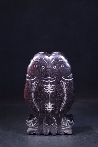 紫檀|旧藏:老紫檀木雕双鱼形文房盒。
