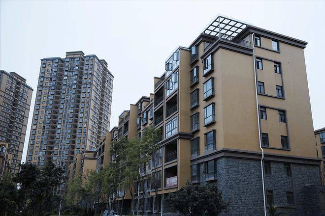 住连廊房很是苦恼，后来换成楼梯房，居住感舒服多了！