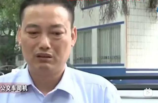 75岁陈老太下车后摔骨折,却讹上好心司机,证据面前依旧口出狂言