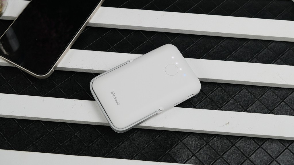 索尼|价差6倍！第三方“外接电池”能媲美原装吗？麦多多摩卡系列评测