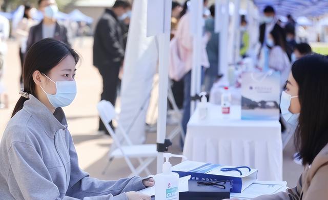 甘肃|广东一女子上班第一天被辞退,公司赔付100元误工费,理由很现实