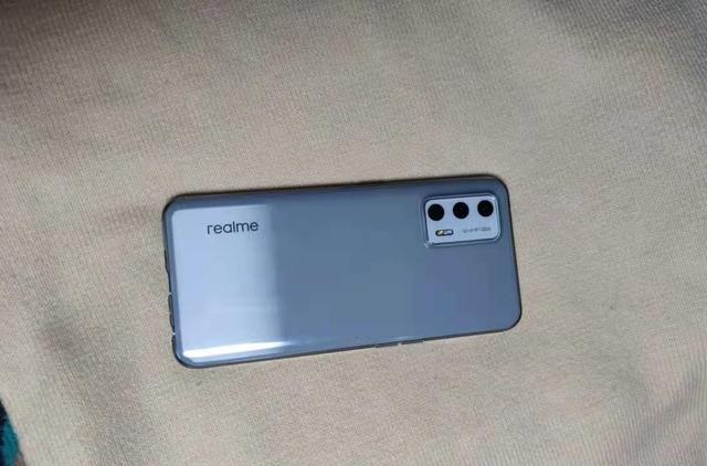 芯片|120Hz屏+65W闪充+VC液冷散热，跌至1499元，还买什么低端机？