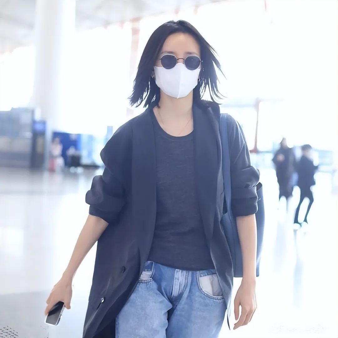 西装 42岁董洁大变样,穿男友风西装配短发帅过小鲜肉,差点认不出来