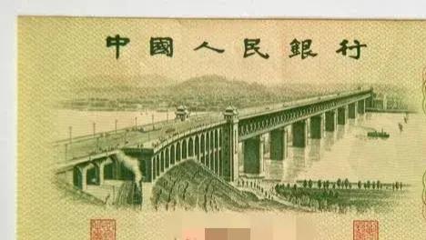 |在家里找到1962年一角和两角纸币，还有1953年的几分钱，有收藏价值吗？