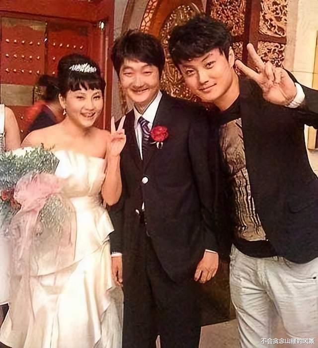 王大治|45岁的王大治，成功挖到墙角，也被墙给砸倒，今吃路边摊只剩后悔