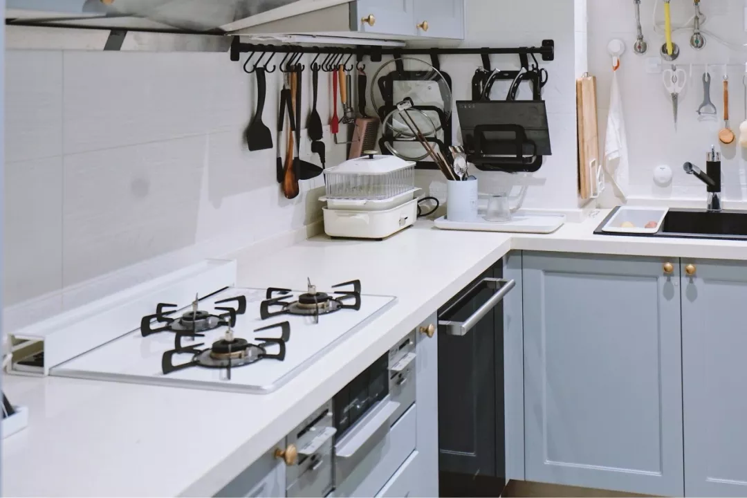 再小的厨房,装上收纳挂架,都会方便不少!