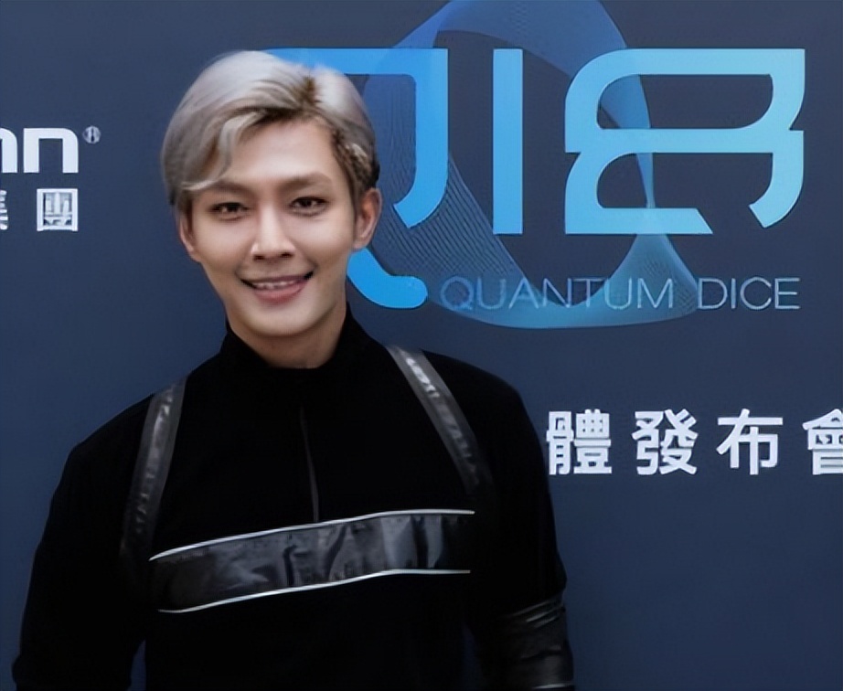 炎亚纶|炎亚纶自风波后首露面,参加《Q18》开机仪式,全程答非所问