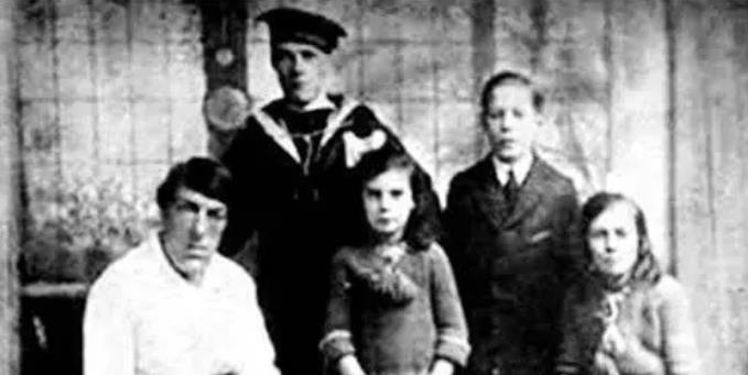 林彦俊|英国四胎妈妈成“丑女冠军”,年轻时貌若天仙,网友称母爱无敌