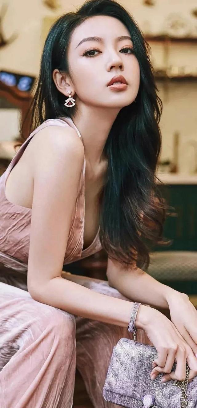 何瑞贤|分享明星美图—美女何瑞贤