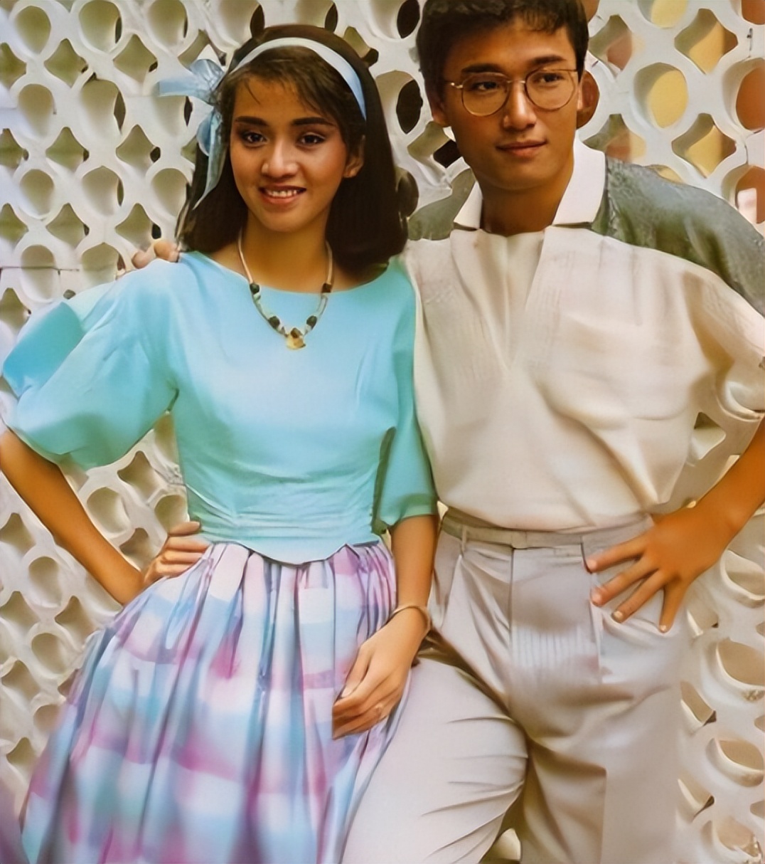 戚美珍|戚美珍: 与苗侨伟恩爱32年,如今依然活得精彩,嫁对人是有多幸福