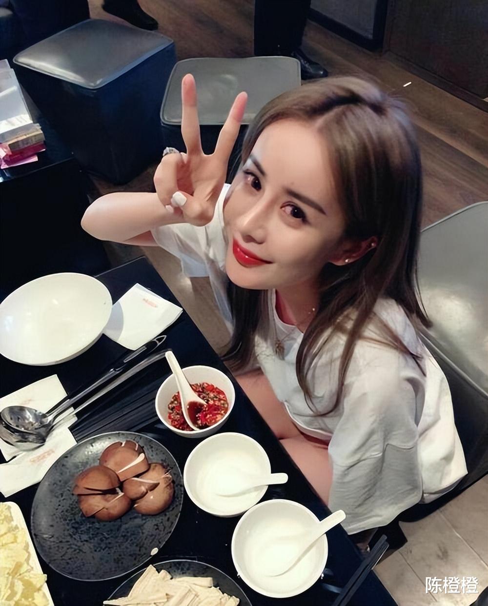 秦奋|“小杨幂”韦雪：为秦奋赌命生子赚9亿，被王思聪怒骂地摊货