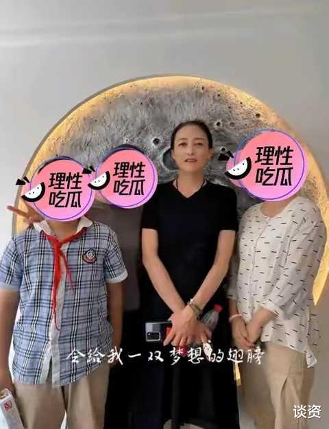 靳东|靳东为外甥女高考加油，小姑娘五官精致，靳东妹妹希望她超越舅妈李佳