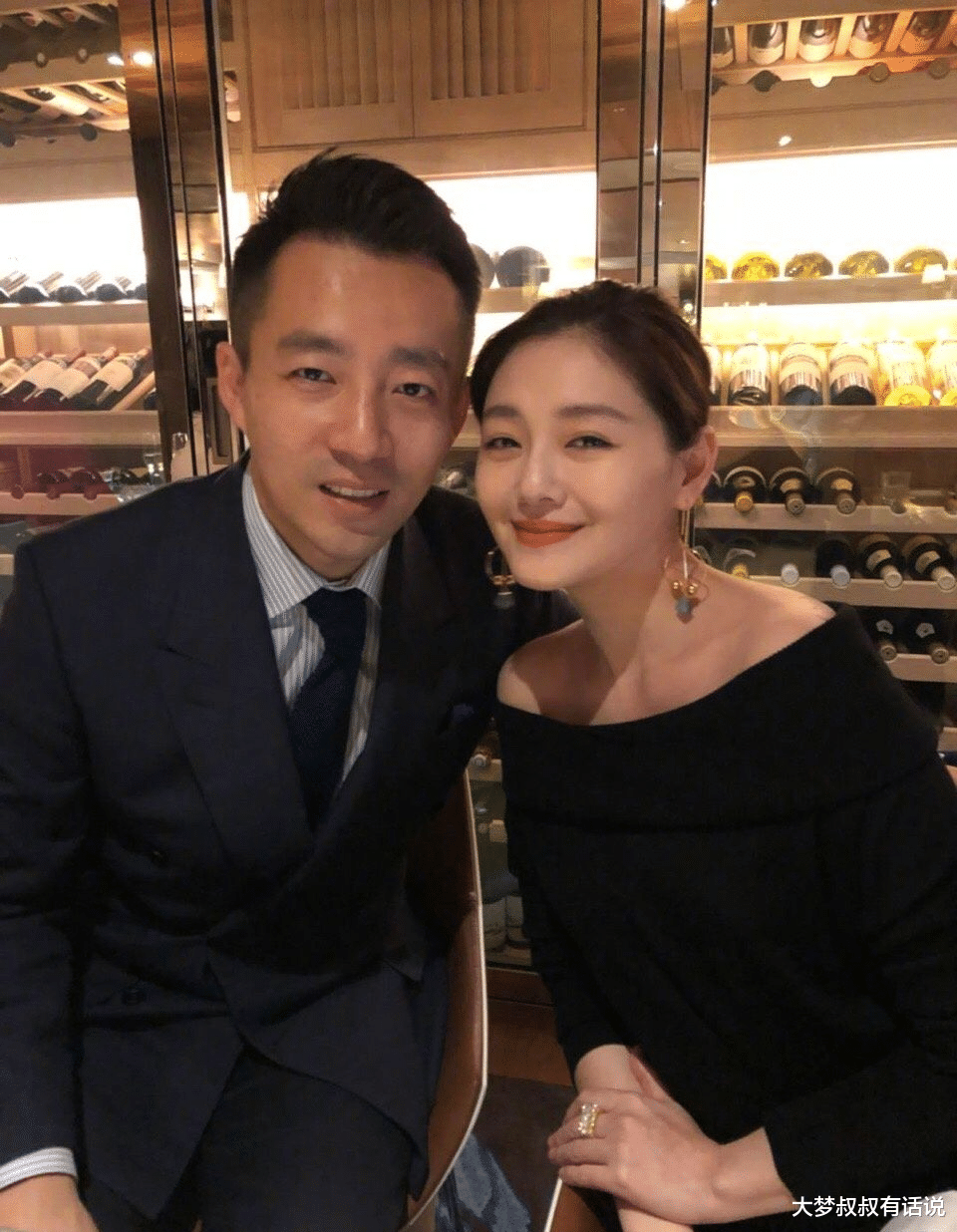 汪小菲|汪小菲离婚3个月被爆再婚！左手无名指疑被套牢，直播带货露馅了