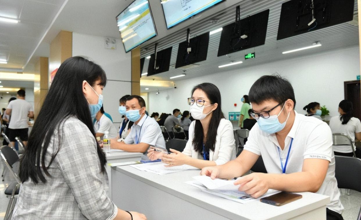 |环境优美、工作清闲,00后女生晒守墓工作惹人羡慕,评论区亮了