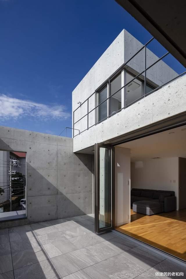 清水混凝土构筑的日本住宅:与场地形状相对应的空间设计