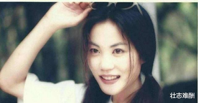 王菲|她曾与王菲争天后宝座,与不丹活佛未婚生子,如今母子俩被冷落