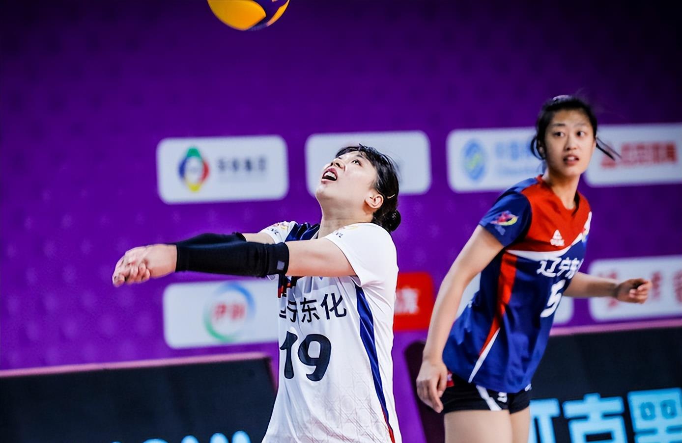防守稳健多点开花，江苏女排完胜辽宁，吴梦洁可圈可点