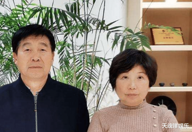 杜新枝|承认了？杜新枝直播坦言自己有罪，知情人曝，杜妈曾去学校看姚策