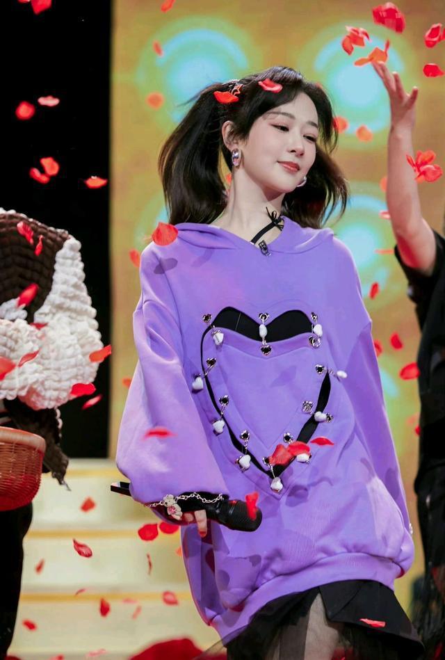 杨紫|杨紫被吐槽“大象腿”，滤镜也救不了，这届“黑子”太过分了
