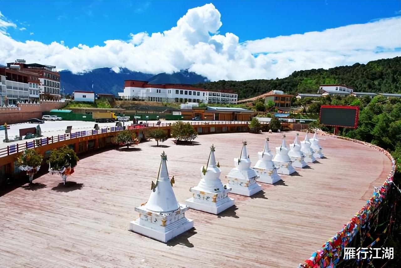梅里雪山|世界上最凶险的雪山，位于云南，日照金山是摄影人梦寐以求的画面