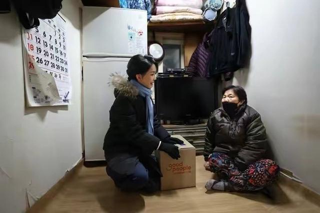 女人味 韩国第一夫人新造型美到我!把头发梳起来后更美艳,太有女人味了