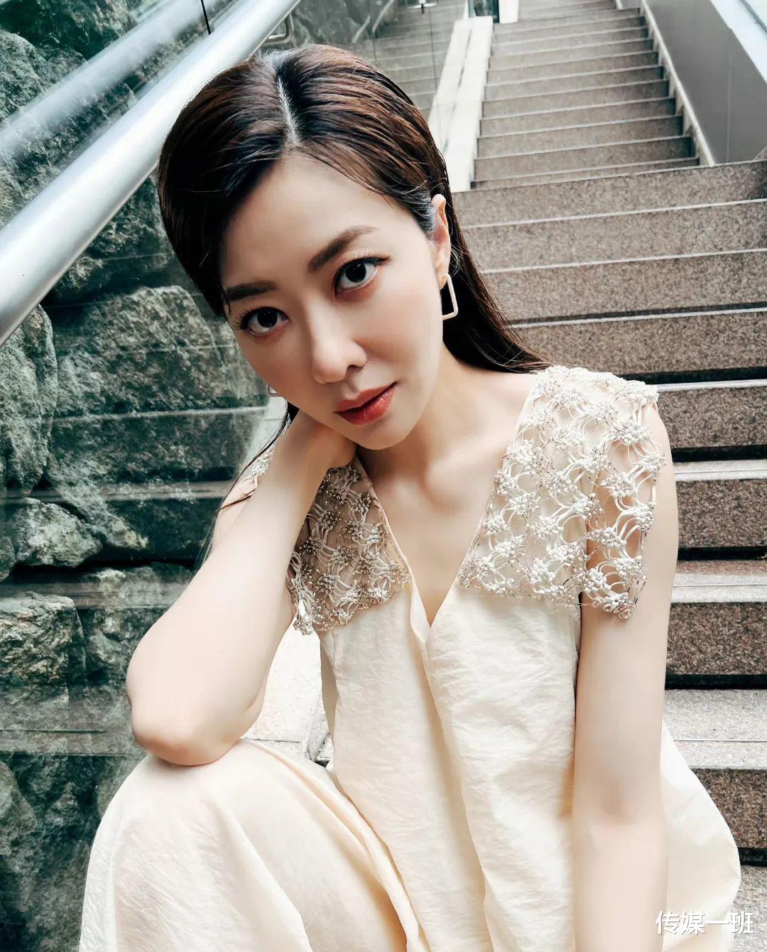 熊黛林|42岁熊黛林参加活动状态佳，生图显年轻，嫁给富豪老公成人生赢家